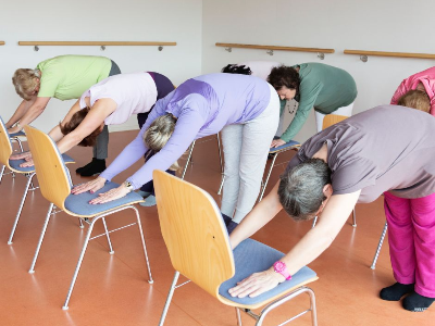 Yoga avec chaise