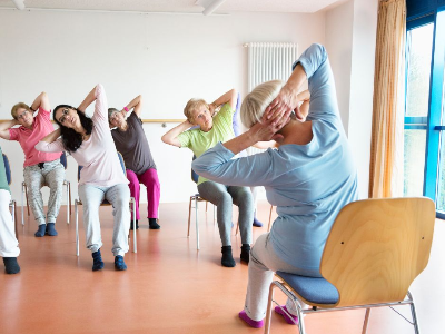 Yoga avec chaise