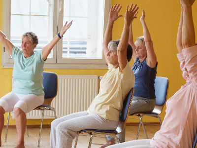 Yoga avec chaise