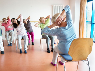 Yoga avec chaise